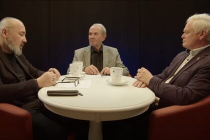 Historie ukazuje, že v dobách nejistoty přežívají ti, kteří se dokáží přizpůsobit změnám včas.