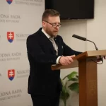 Vládní zmocněnec Kotlár vyzývá k zákazu mRNA vakcín proti COVID-19