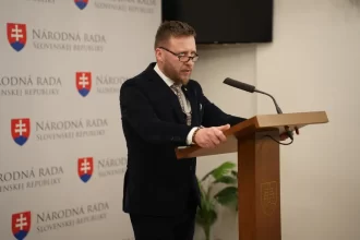 Vládní zmocněnec Kotlár vyzývá k zákazu mRNA vakcín proti COVID-19