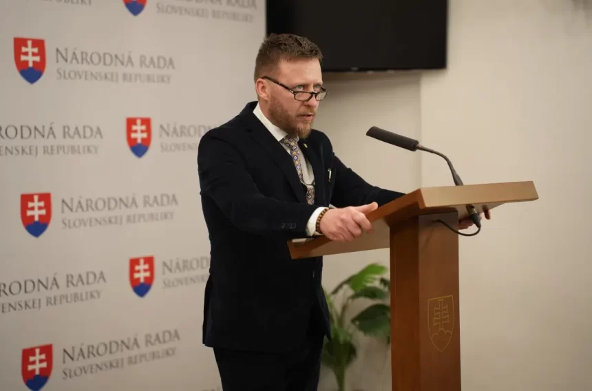 Vládní zmocněnec Kotlár vyzývá k zákazu mRNA vakcín proti COVID-19