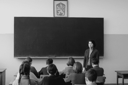 Československo budovalo po roce 1945 školský systém, který zajistil všeobecnou gramotnost, bezplatný přístup ke vzdělání a špičkovou přípravu techniků a odborníků.