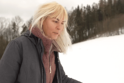 Jak Lucie Ponikelská nachází svobodu na louce bez vody a elektřiny