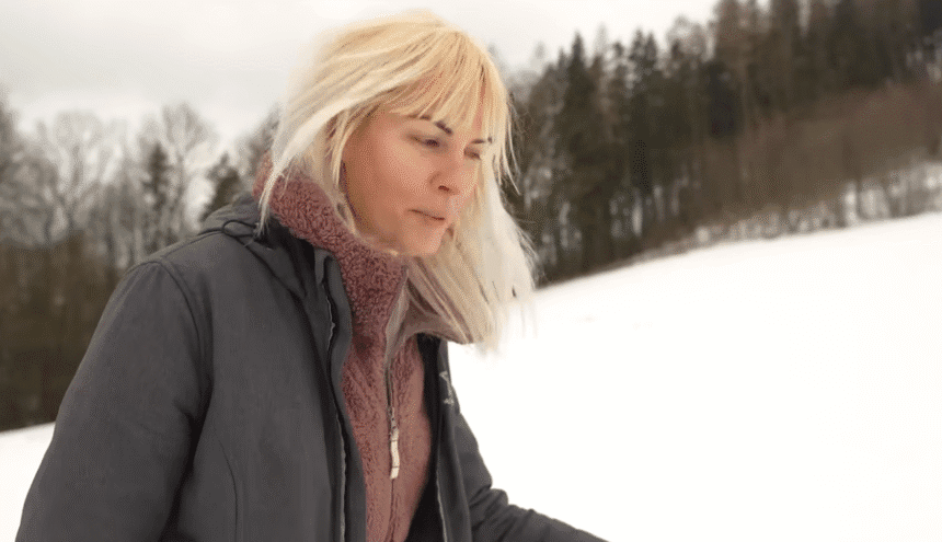 Jak Lucie Ponikelská nachází svobodu na louce bez vody a elektřiny