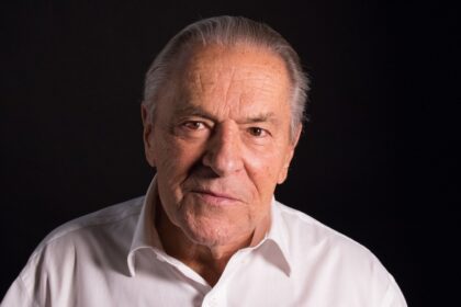 Stanislav Grof - Průkopník transpersonální psychologie výzkumník vědomí a tvůrce holotropního dýchání