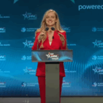 Eva Vlaardingerbroek vystoupila na sjezdu konzervativců (CPAC) v Maďarsku a ostře kritizovala prezidentku Evropského parlamentu