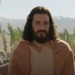 Podrobný přehled seriálu The Chosen – epizody, biblické souvislosti, český dabing a možnosti online sledování. Objevte příběh Ježíše Krista očima těch, kteří se s ním osobně setkali.