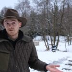 život bez elektřiny, soběstačnost, návrat k přírodě, zvířecí útulek, kritika konzumu