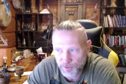 Hloubková úvaha o duchovní proměně lidstva, propojení moderní vědy, kosmologie a starověkých mystérií. Video ukazuje, že současné změny na Zemi jsou součástí hlubšího probuzení vědomí.