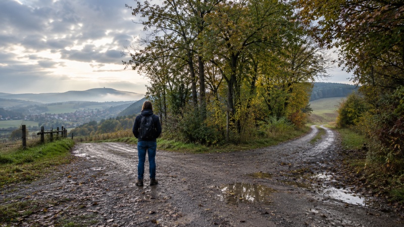 Úvaha o změně, osudu a hranici mezi vírou, vytrvalostí a slepou cestou.